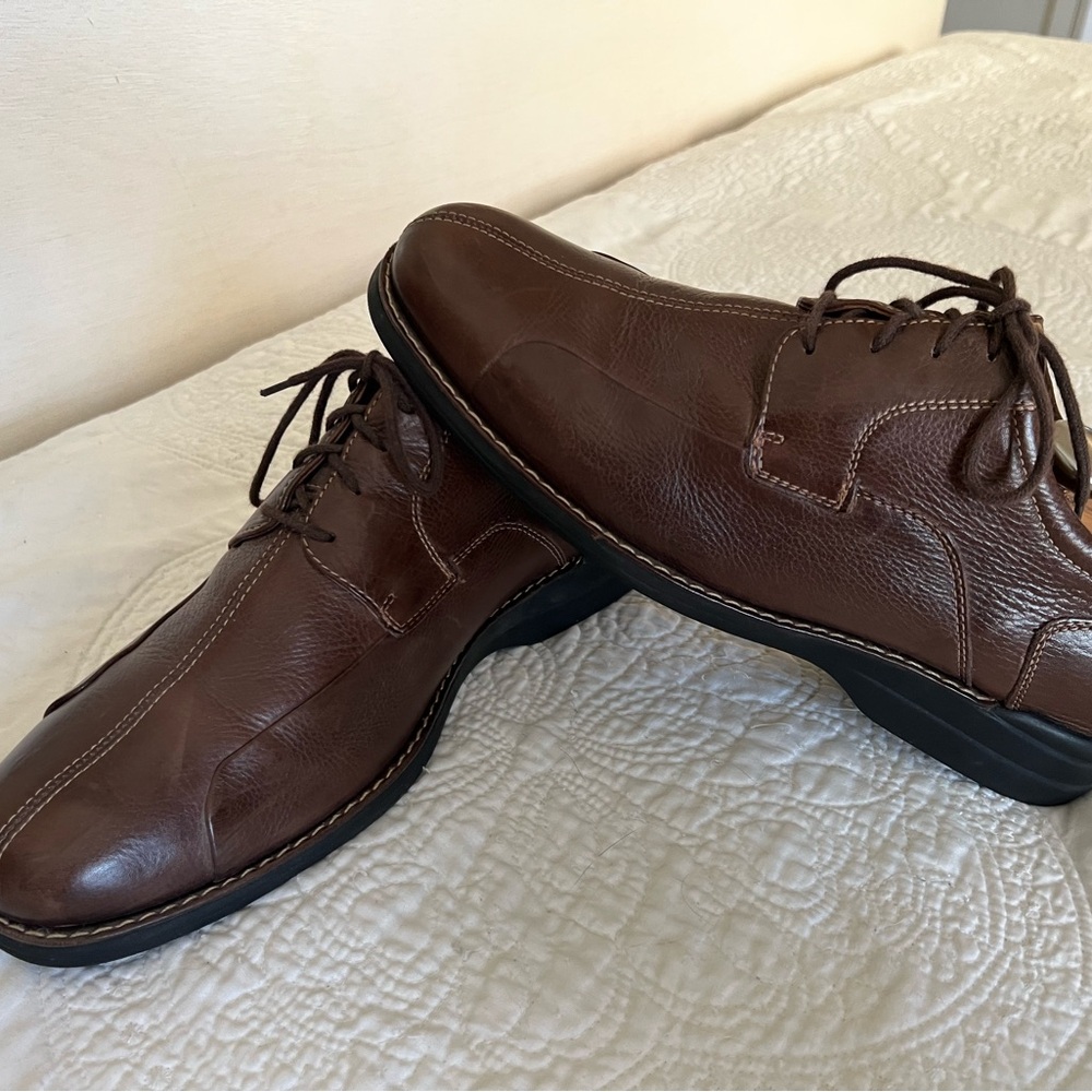 Johnston and Murphy Brown Leather Dress shoes - rubber sole - Size 11 medium